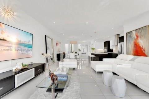 Купить таунхаус в Дорал, Флорида 4 спальни, 215.25м2, № 2010793 - фото 6