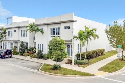 Купить таунхаус в Дорал, Флорида 4 спальни, 215.25м2, № 2010793 - фото 3