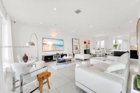 Купить таунхаус в Дорал, Флорида 4 спальни, 215.25м2, № 2010793 - фото 5