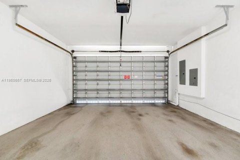 Купить таунхаус в Дорал, Флорида 4 спальни, 215.25м2, № 2010793 - фото 27