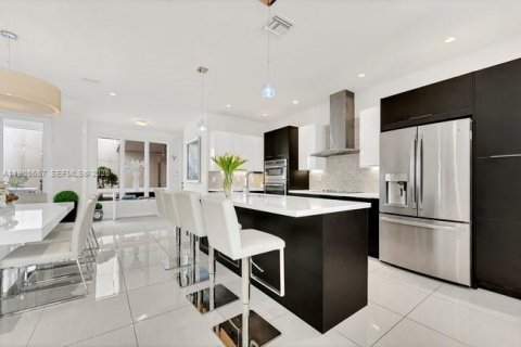 Купить таунхаус в Дорал, Флорида 4 спальни, 215.25м2, № 2010793 - фото 13
