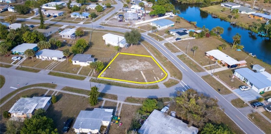 Terreno en Port Charlotte, Florida № 2160137