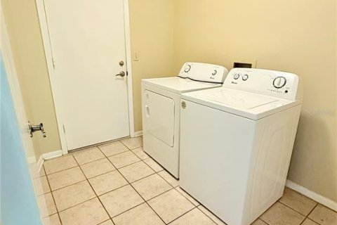 House in Tampa, Florida 4 bedrooms, 204.11 sq.m. № 1807012 - photo 29