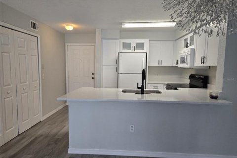 Copropriété à louer à Orlando, Floride: 2 chambres, 107.77 m2 № 2398507 - photo 2