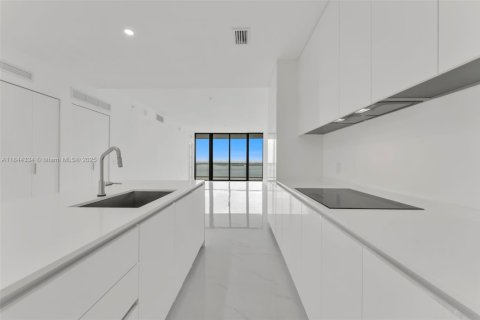 Condo in Miami, Florida, 2 bedrooms № 2169380 - photo 9