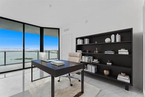 Condo in Miami, Florida, 2 bedrooms № 2169380 - photo 20