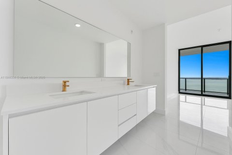 Condo in Miami, Florida, 2 bedrooms № 2169380 - photo 16