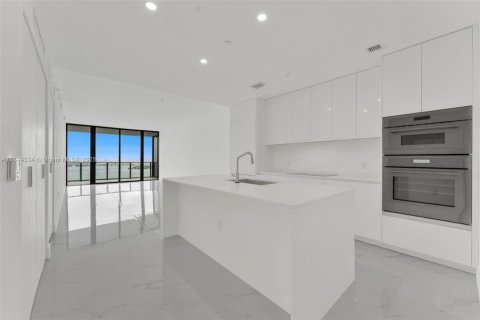 Condo in Miami, Florida, 2 bedrooms № 2169380 - photo 8