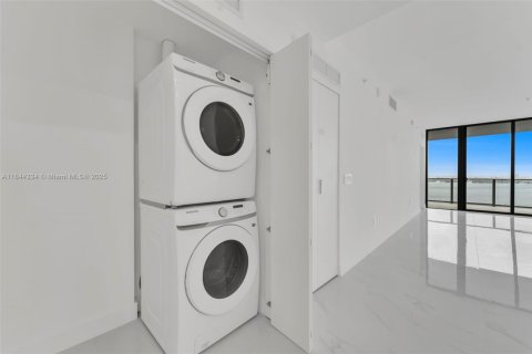 Condo in Miami, Florida, 2 bedrooms № 2169380 - photo 24
