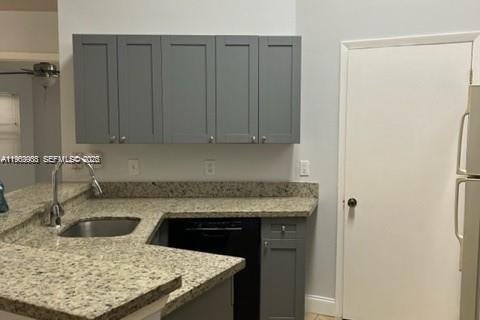 Copropriété à vendre à Sunrise, Floride: 2 chambres, 95.13 m2 № 2081057 - photo 2