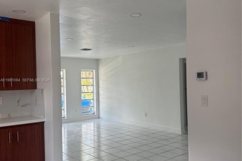 Townhouse in Miami, Florida 3 bedrooms, 94.3 sq.m. № 2062242 - photo 18