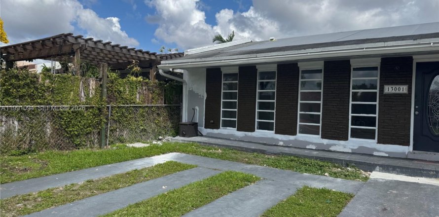 Townhouse in Miami, Florida 3 bedrooms, 94.3 sq.m. № 2062242