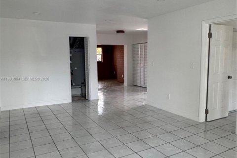 Townhouse in Miami, Florida 3 bedrooms, 94.3 sq.m. № 2062242 - photo 16
