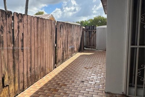 Townhouse in Miami, Florida 3 bedrooms, 94.3 sq.m. № 2062242 - photo 12