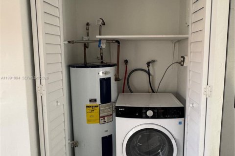 Townhouse in Miami, Florida 3 bedrooms, 94.3 sq.m. № 2062242 - photo 13