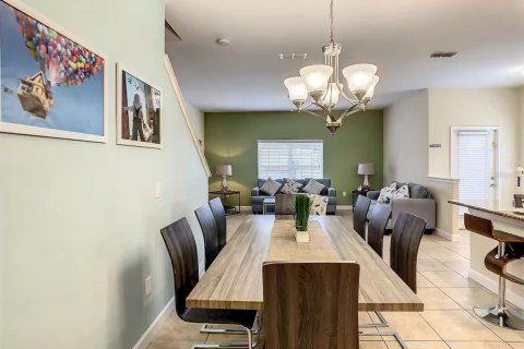Adosado en venta en Kissimmee, Florida, 5 dormitorios, 197.7 m2 № 1919842 - foto 4