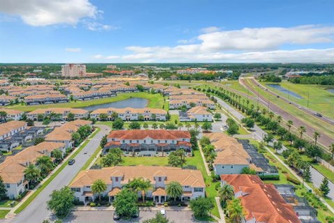 Adosado en venta en Kissimmee, Florida, 5 dormitorios, 197.7 m2 № 1919842 - foto 3