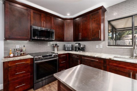 House in Land O' Lakes, Florida 3 bedrooms, 174.66 sq.m. № 2406735 - photo 17