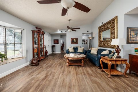 House in Land O' Lakes, Florida 3 bedrooms, 174.66 sq.m. № 2406735 - photo 12