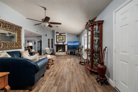 House in Land O' Lakes, Florida 3 bedrooms, 174.66 sq.m. № 2406735 - photo 11