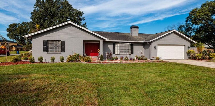 House in Land O' Lakes, Florida 3 bedrooms, 174.66 sq.m. № 2406735