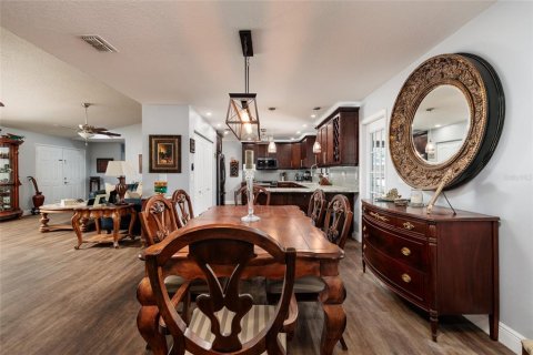 House in Land O' Lakes, Florida 3 bedrooms, 174.66 sq.m. № 2406735 - photo 14