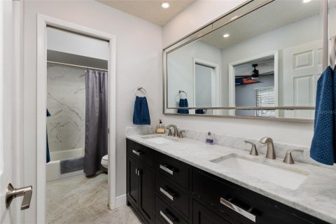 House in Land O' Lakes, Florida 3 bedrooms, 174.66 sq.m. № 2406735 - photo 24
