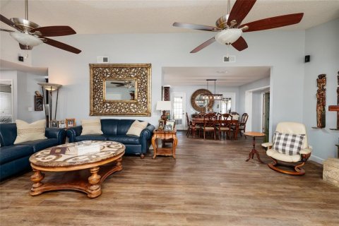 House in Land O' Lakes, Florida 3 bedrooms, 174.66 sq.m. № 2406735 - photo 13