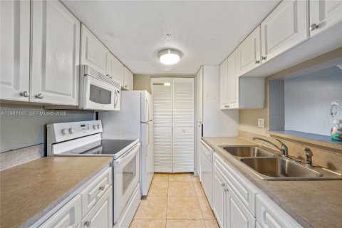 Copropriété à vendre à Sunrise, Floride: 2 chambres, 105.26 m2 № 2044053 - photo 6