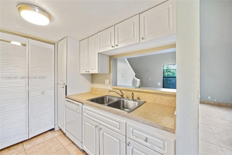 Copropriété à vendre à Sunrise, Floride: 2 chambres, 105.26 m2 № 2044053 - photo 7