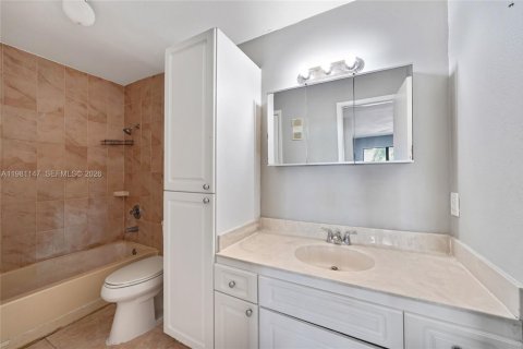 Copropriété à vendre à Sunrise, Floride: 2 chambres, 105.26 m2 № 2044053 - photo 18