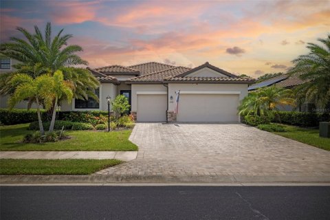 House in Bradenton, Florida 4 bedrooms, 212.47 sq.m. № 2297043