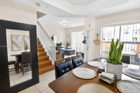 Townhouse in Pembroke Pines, Florida 3 bedrooms, 129.13 sq.m. № 2003565