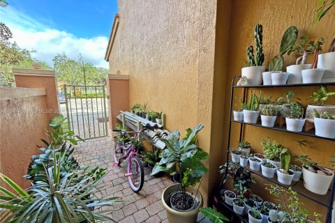 Townhouse in Pembroke Pines, Florida 3 bedrooms, 129.13 sq.m. № 2003565 - photo 14