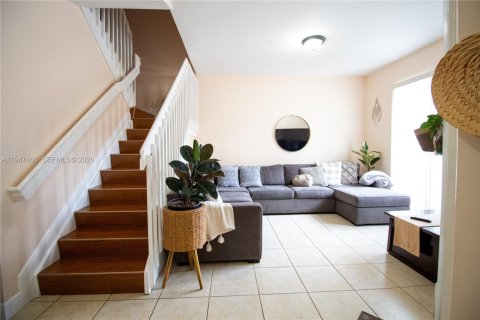 Townhouse in Pembroke Pines, Florida 3 bedrooms, 129.13 sq.m. № 2003565 - photo 2