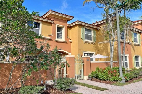 Townhouse in Pembroke Pines, Florida 3 bedrooms, 129.13 sq.m. № 2003565 - photo 15