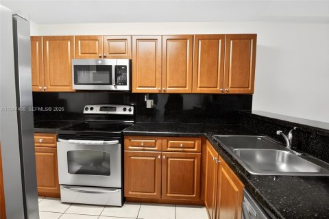 Townhouse in Pembroke Pines, Florida 3 bedrooms, 129.13 sq.m. № 2003565 - photo 5