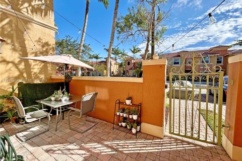 Townhouse in Pembroke Pines, Florida 3 bedrooms, 129.13 sq.m. № 2003565 - photo 13