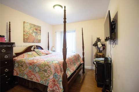 Townhouse in Pembroke Pines, Florida 3 bedrooms, 129.13 sq.m. № 2003565 - photo 12