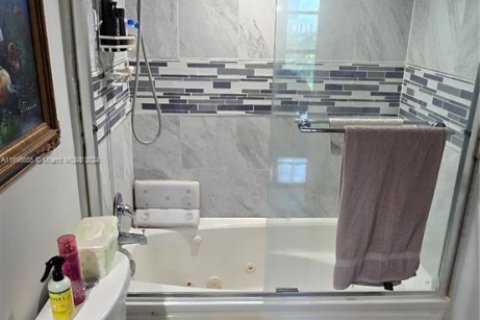 Купить кондоминиум в Авентура, Флорида 2 спальни, 107.49м2, № 1984844 - фото 25