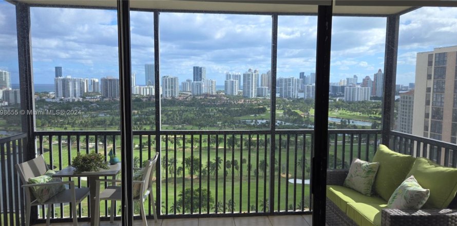 Кондоминиум с 2 спальнями в Авентура, Флорида № 1984844