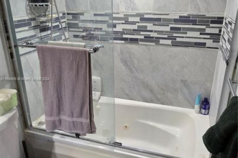 Купить кондоминиум в Авентура, Флорида 2 спальни, 107.49м2, № 1984844 - фото 24