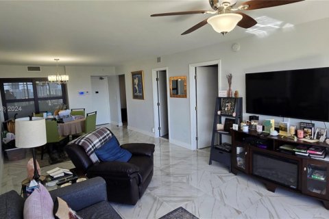 Купить кондоминиум в Авентура, Флорида 2 спальни, 107.49м2, № 1984844 - фото 11