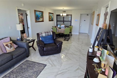 Купить кондоминиум в Авентура, Флорида 2 спальни, 107.49м2, № 1984844 - фото 12