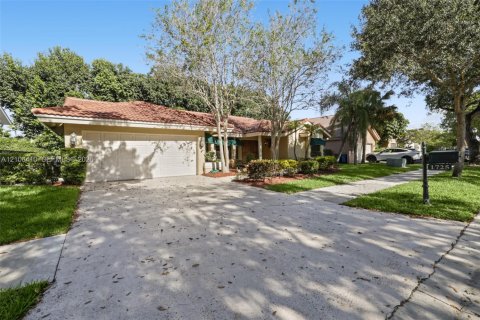 Villa ou maison à vendre à Weston, Floride: 4 chambres, 210.33 m2 № 2417744 - photo 13