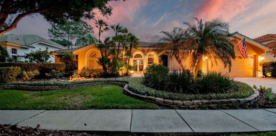 Villa ou maison à Tampa, Floride 4 chambres, 300.45 m2 № 2313377