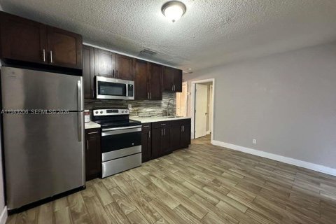 Casa en alquiler en Fort Lauderdale, Florida, 2 dormitorios, 213.58 m2 № 2006782 - foto 4