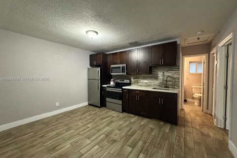 Casa en alquiler en Fort Lauderdale, Florida, 2 dormitorios, 213.58 m2 № 2006782 - foto 3