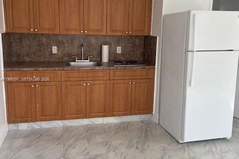 Casa en alquiler en Hialeah, Florida, 1 dormitorio, 62.43 m2 № 2029262 - foto 2