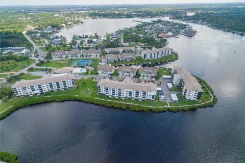 Copropriété à vendre à Port Richey, Floride: 2 chambres, 95.22 m2 № 2103315 - photo 4